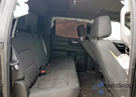 2021 Chevrolet Silverado K1500 Custom z USA, uszkodzony, nr VIN 3GCPYBEK7MG211744